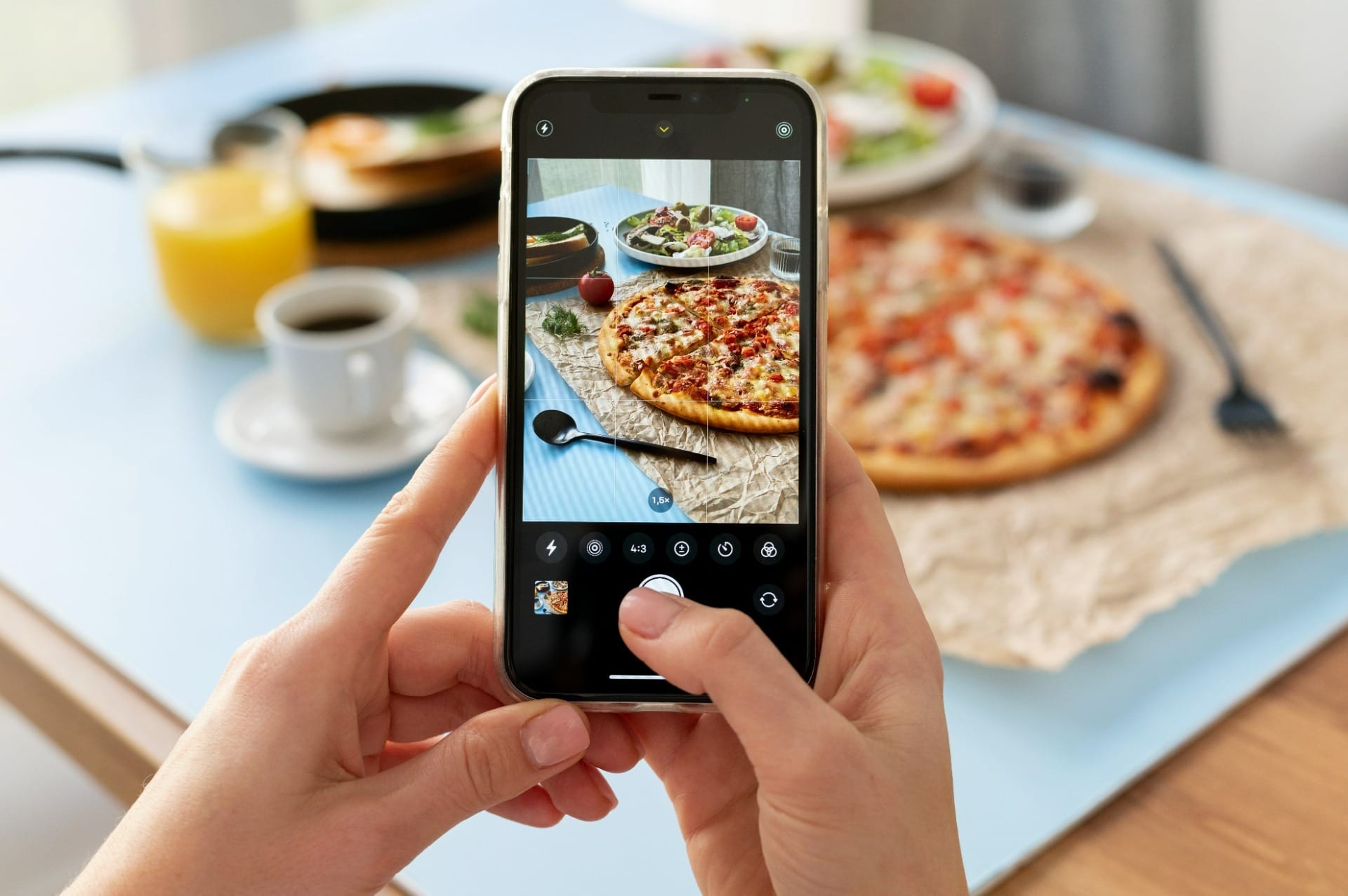 Ative as grades da câmera do seu celular para enquadrar os objetos na imagem. / Foto: Freepik