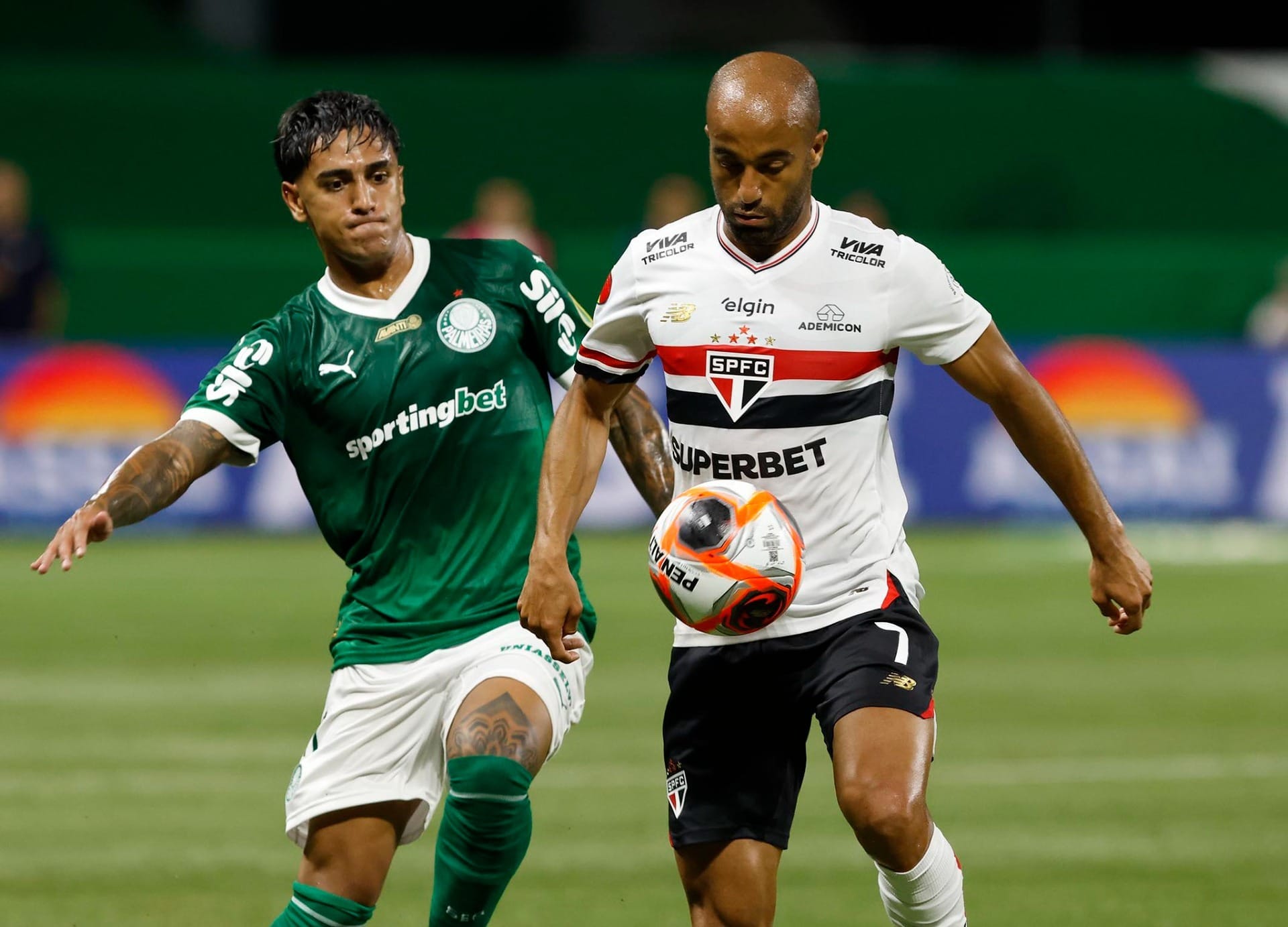 'Arbitragem 1x0' e 'pênalti vergonhoso': São Paulo protesta após derrota no Choque-Rei
