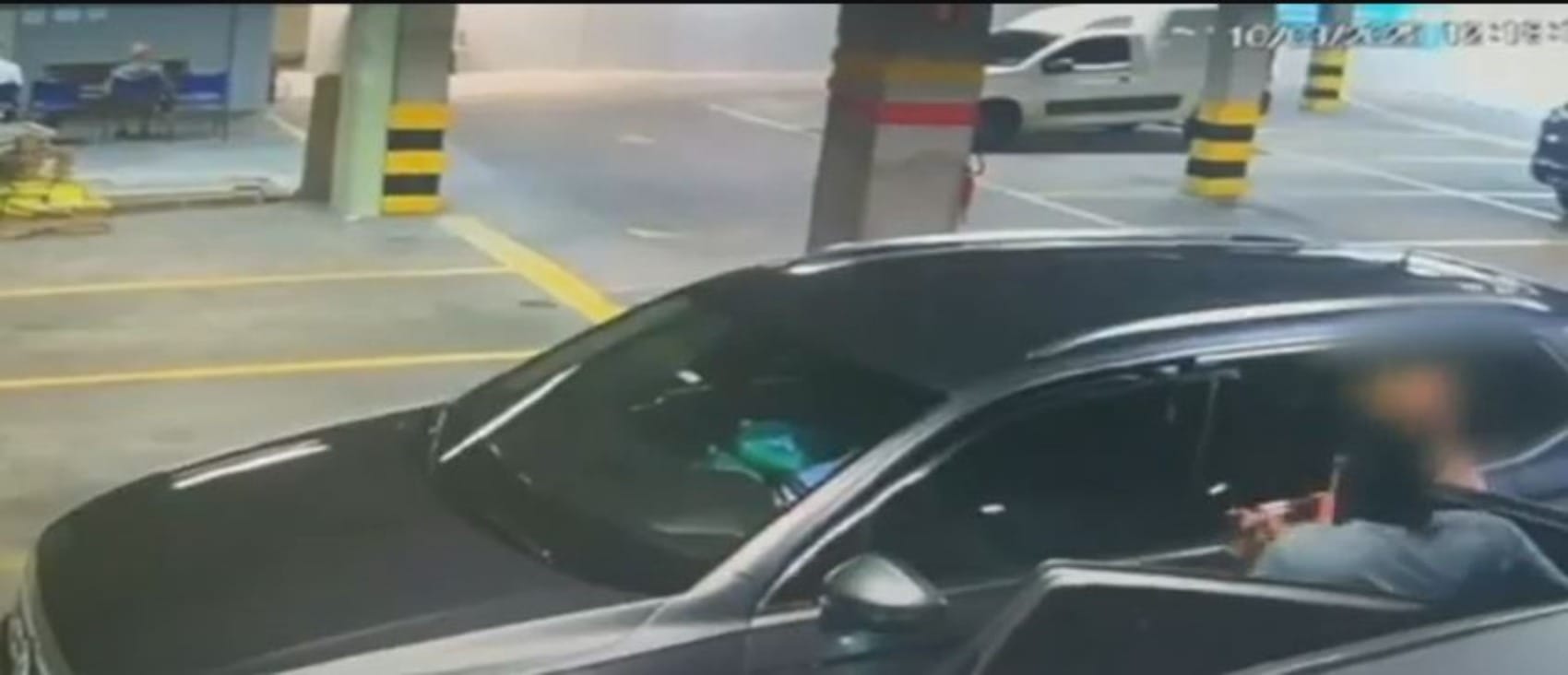 Mulher é vítima de sequestro-relâmpago dentro de estacionamento de petshop no Morumbi, em SP