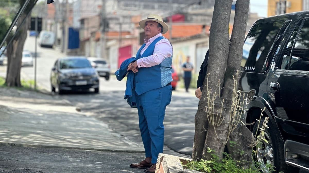 Jacquin "salva" clientes com pão improvisado no Ninas Restaurante
