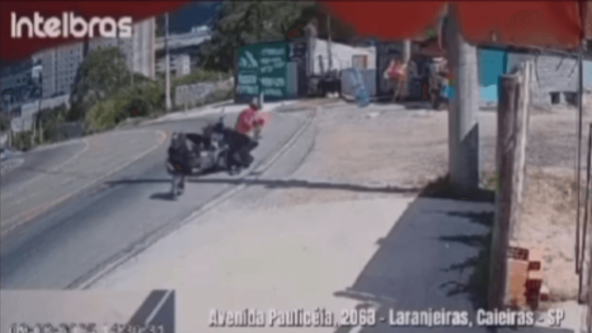 Vídeo: policial penal reage a tentativa de assalto e dispara contra suspeito em Caieiras (SP)