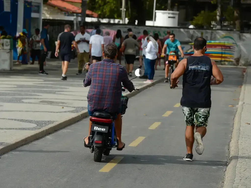 Taubaté sanciona regras para circulação de bicicletas elétricas; entenda