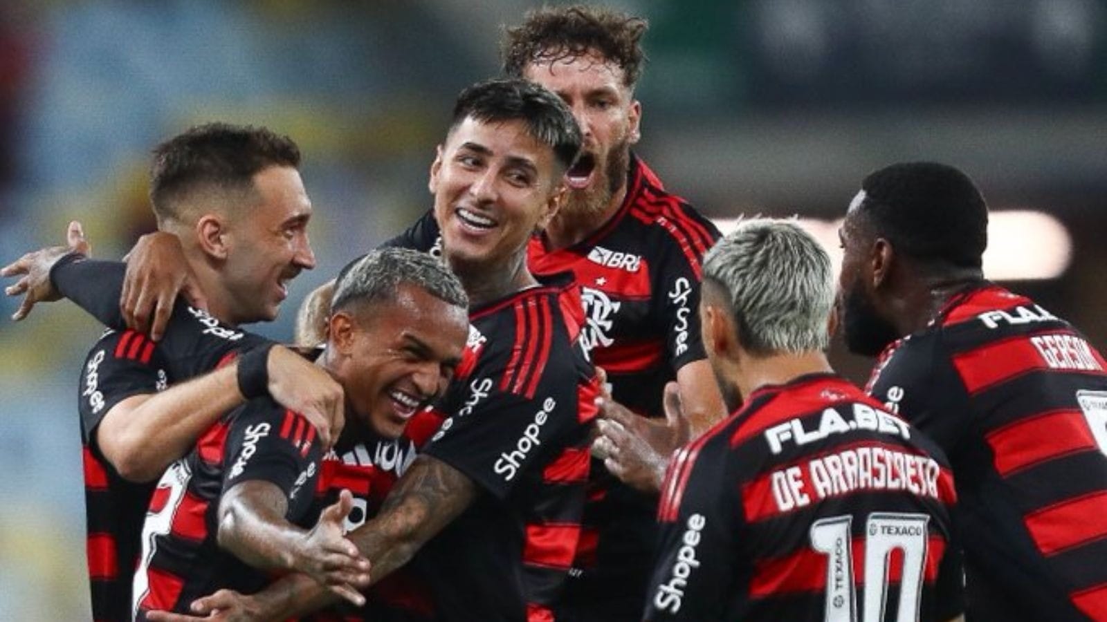 Flamengo vence Fluminense e abre vantagem para conquistar o bicampeonato Carioca