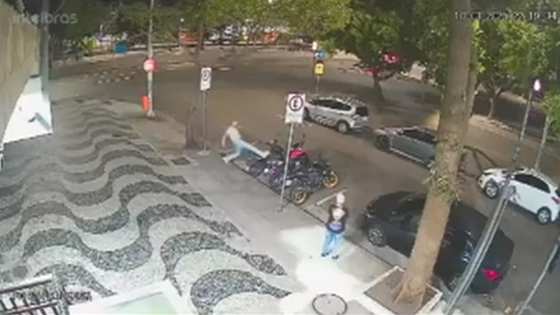 Vídeo: turista norueguês é preso após quebrar placa e danificar veículos no RJ