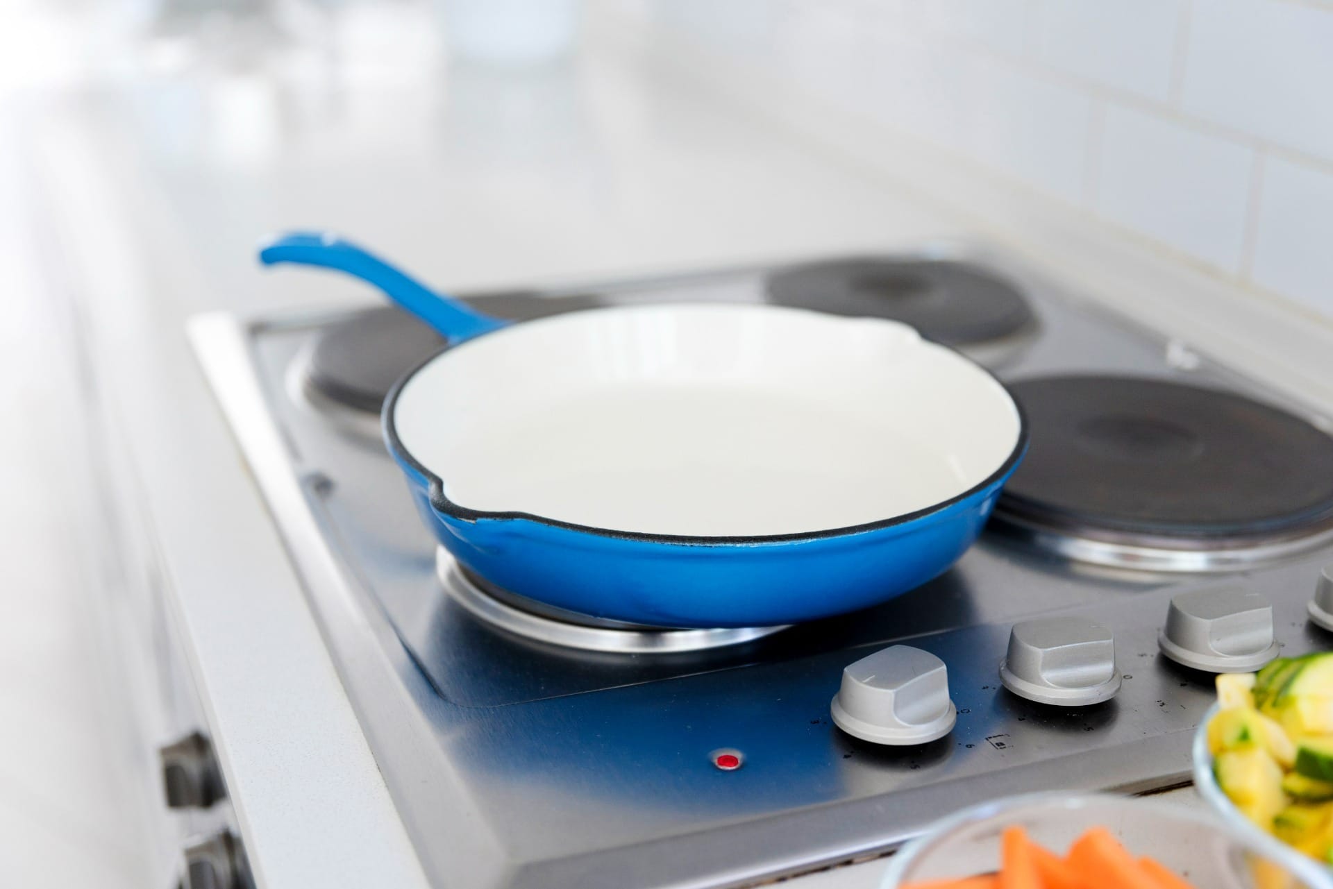Considere o espaço disponível na cozinha para escolher o tipo ideal. / Foto: Freepik