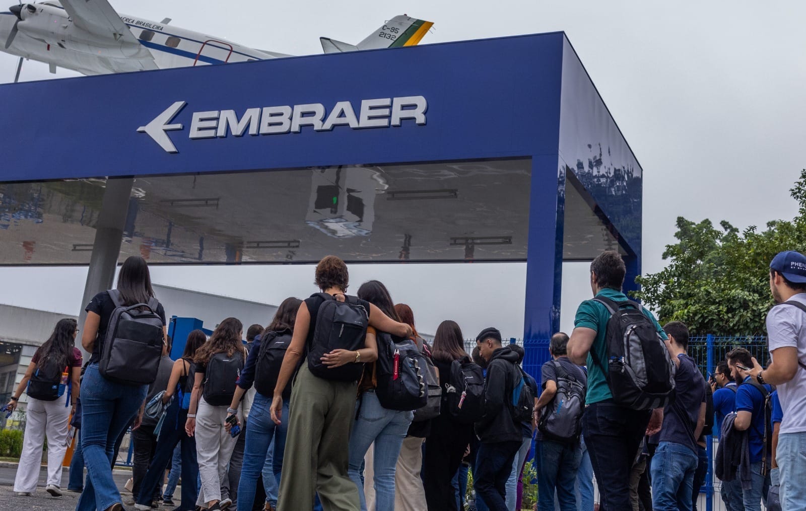 Trabalhadores da Embraer rejeitam fim do home office anunciado pela empresa e exigem negociação