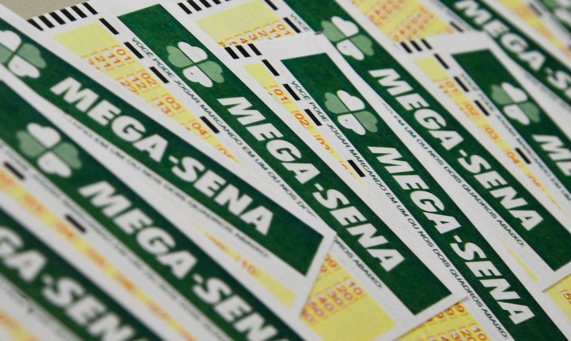 Ninguém acerta a Mega-Sena e prêmio acumula em R$ 185 milhões