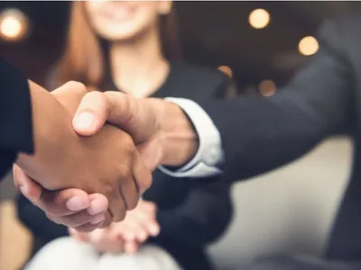 A Mentalidade de Bunker: Como a Desconfiança Cega Destrói as Negociações