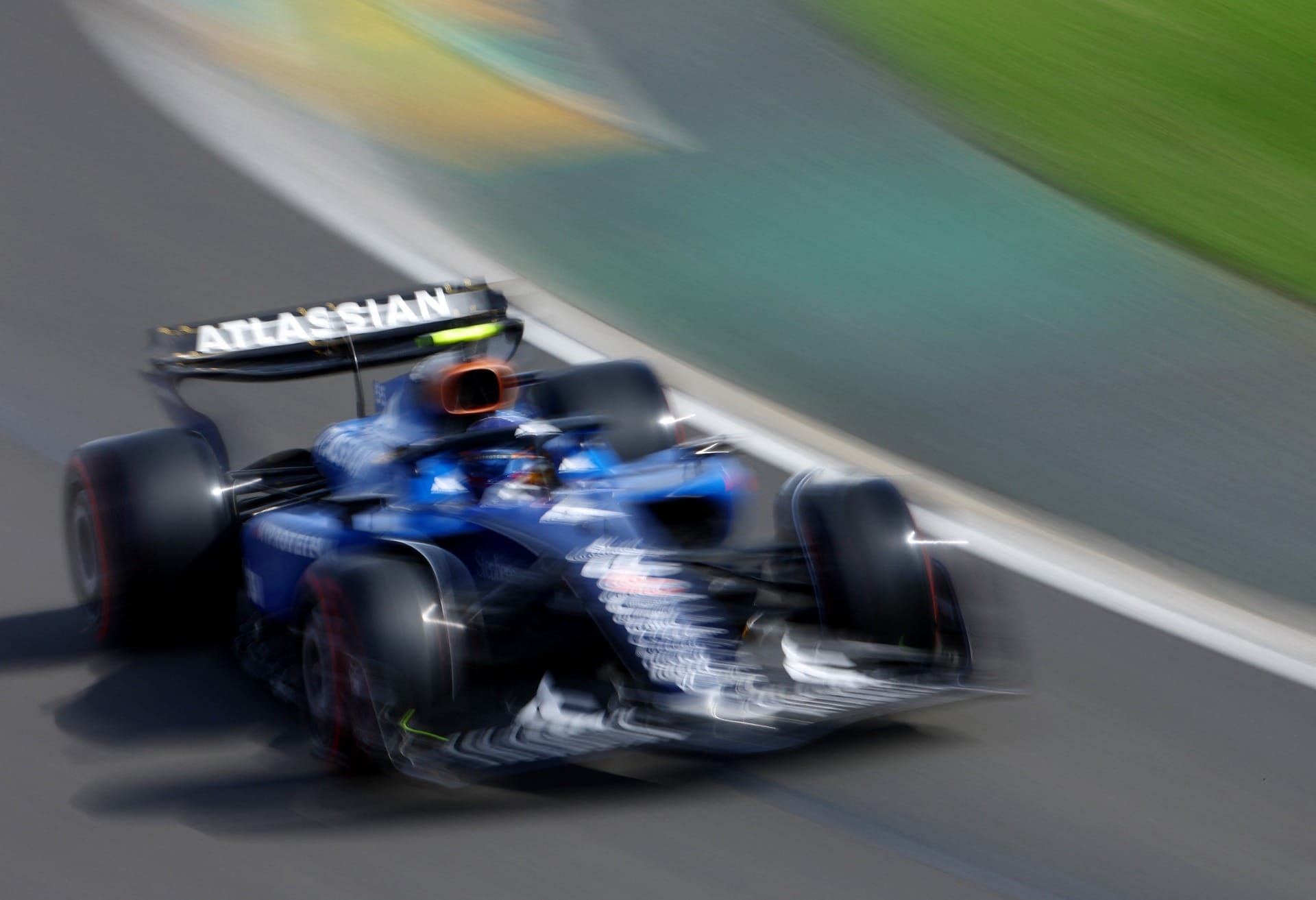 Carlos Sainz foi rápido nos 2 treinos e virou destaque