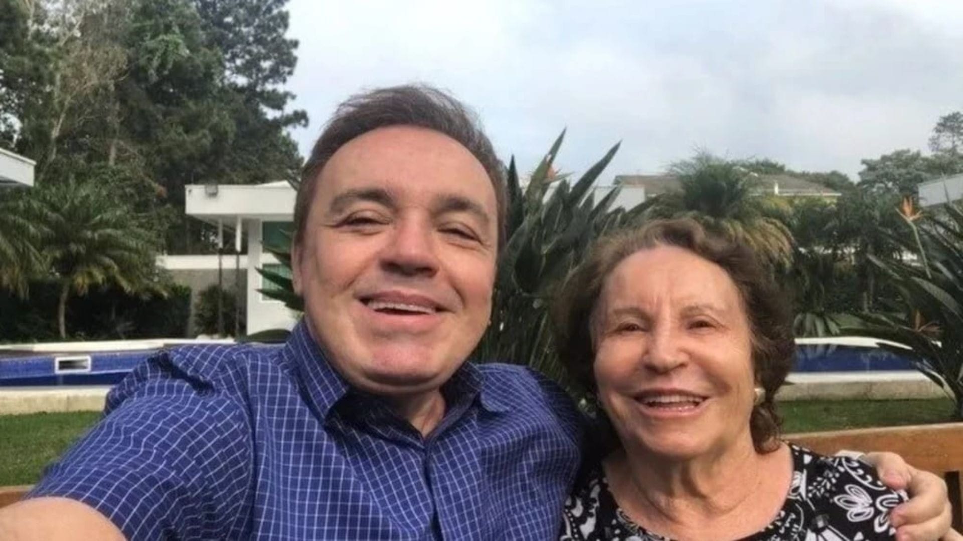 Mãe de Gugu Liberato é internada em SP por suspeita de AVC