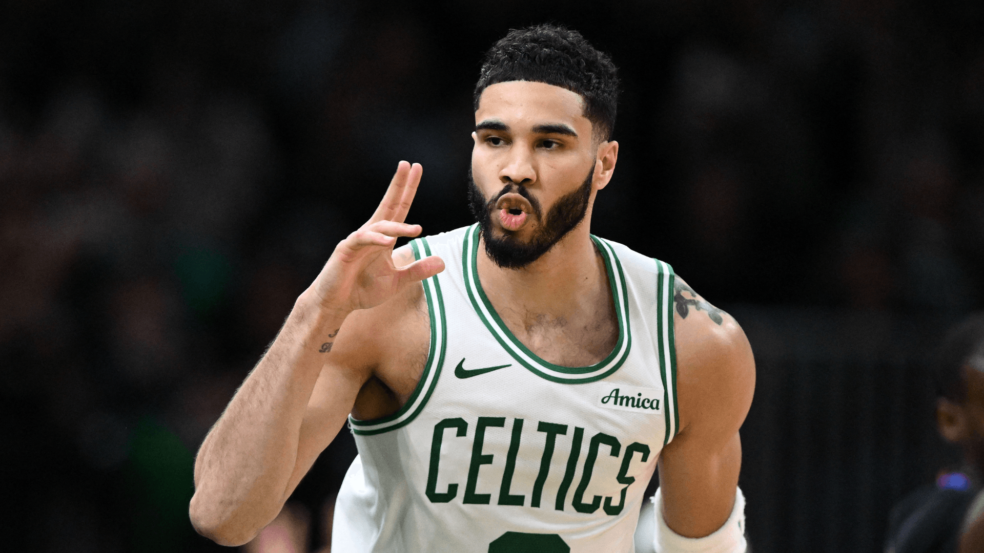 Tatum passa por cirurgia no tendão de Aquiles e deve voltar aos Celtics em um ano