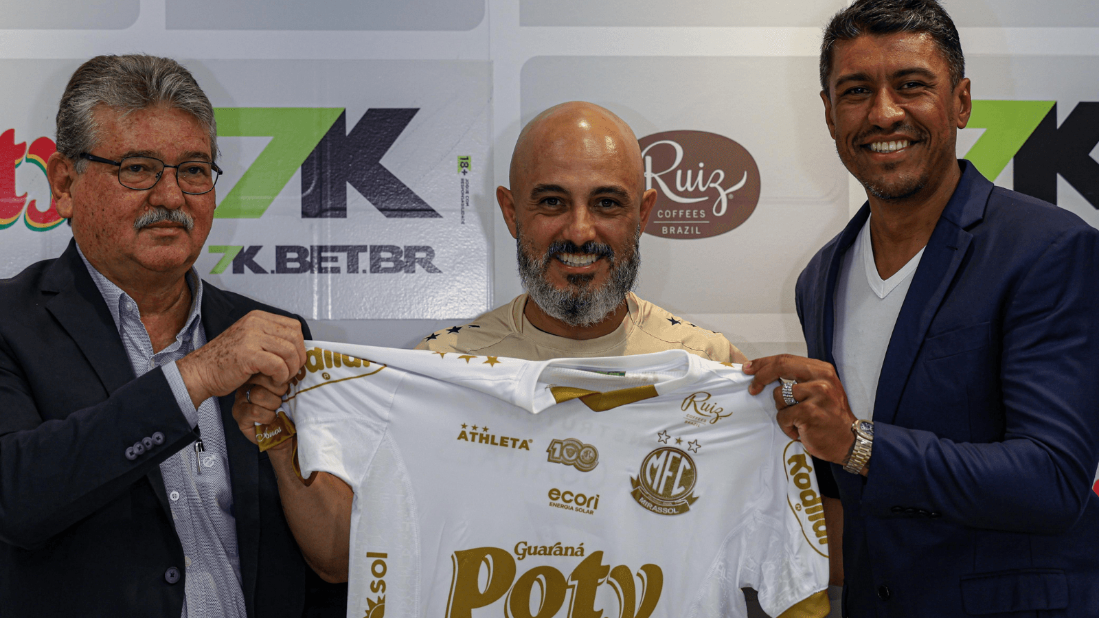 Rafael Guanaes é apresentado como novo técnico do Mirassol