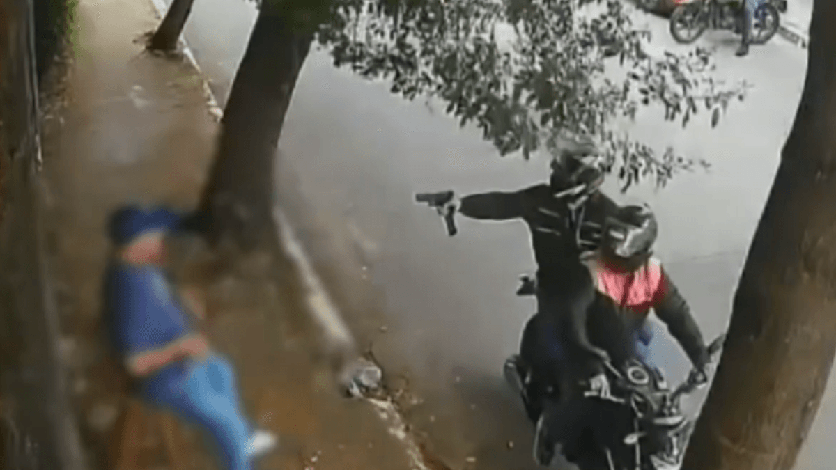 Policial de folga é baleado e tem arma roubada por bandidos em São Paulo