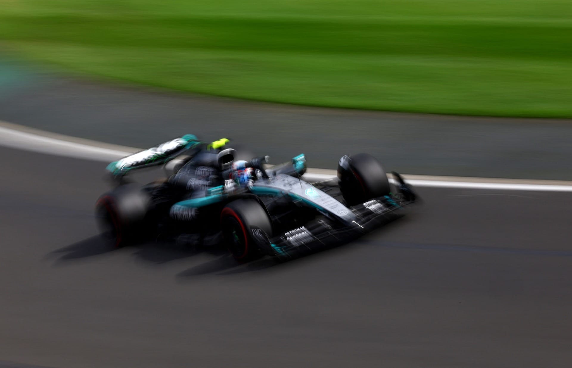 Kimi Antonelli também decepcionou, pois foi eliminado no Q1, mesmo na Mercedes