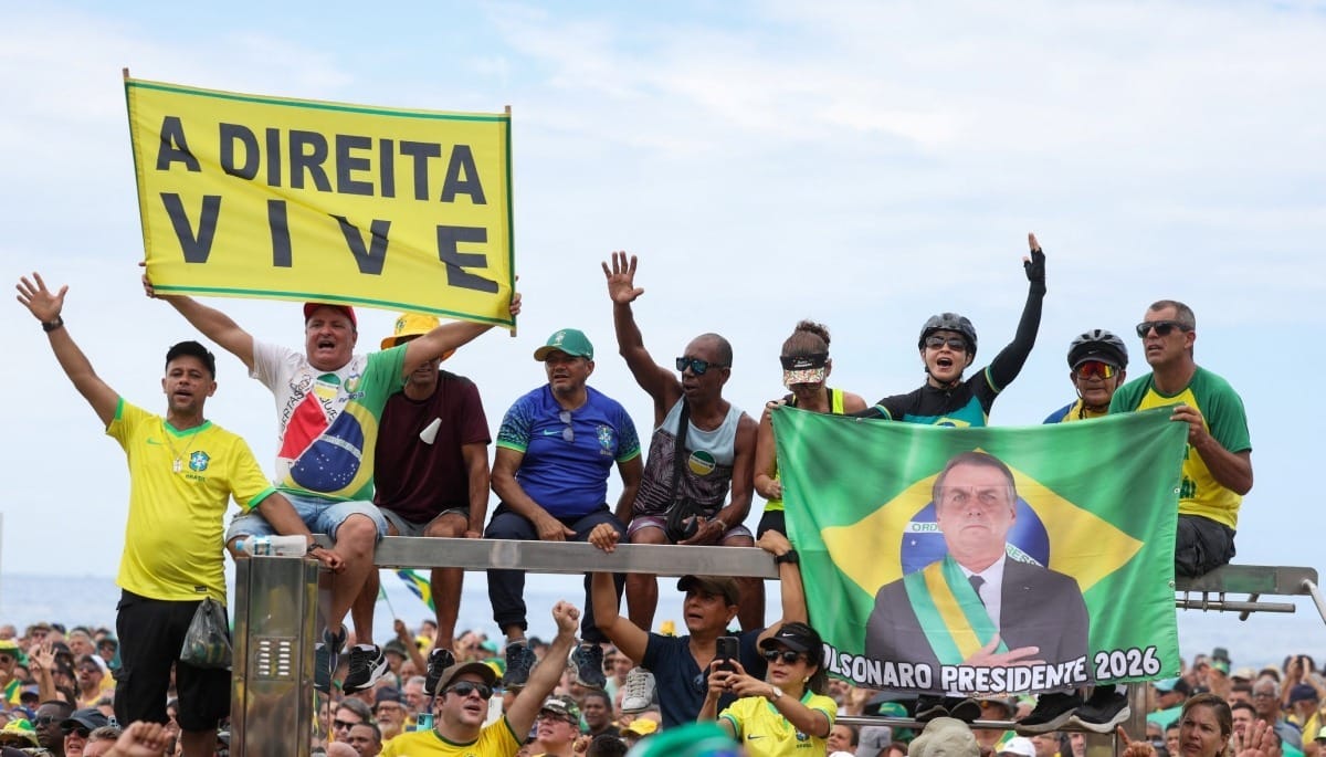 Bolsonaro reúne apoiadores em ato pró-anistia no Rio | Foto: Reuters/Pilar Olivares