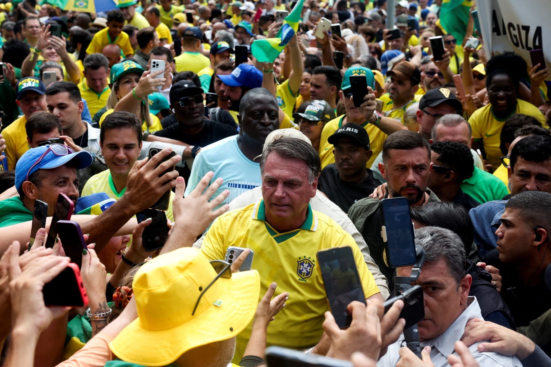 Reinaldo: Bolsonaro paga mico e fica fraco diante de STF e Lula; Tarcísio, o radical