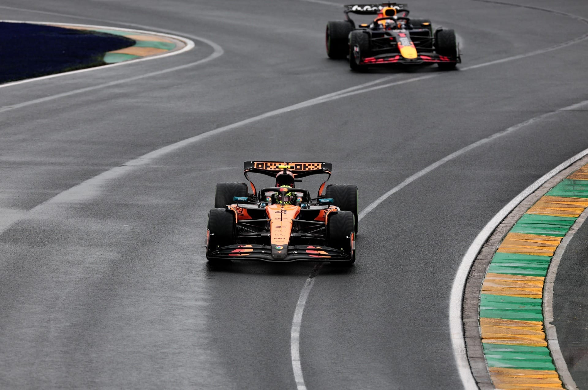 Norris se segura em corrida cheia de acidentes e vence GP da Austrália; Bortoleto abandona