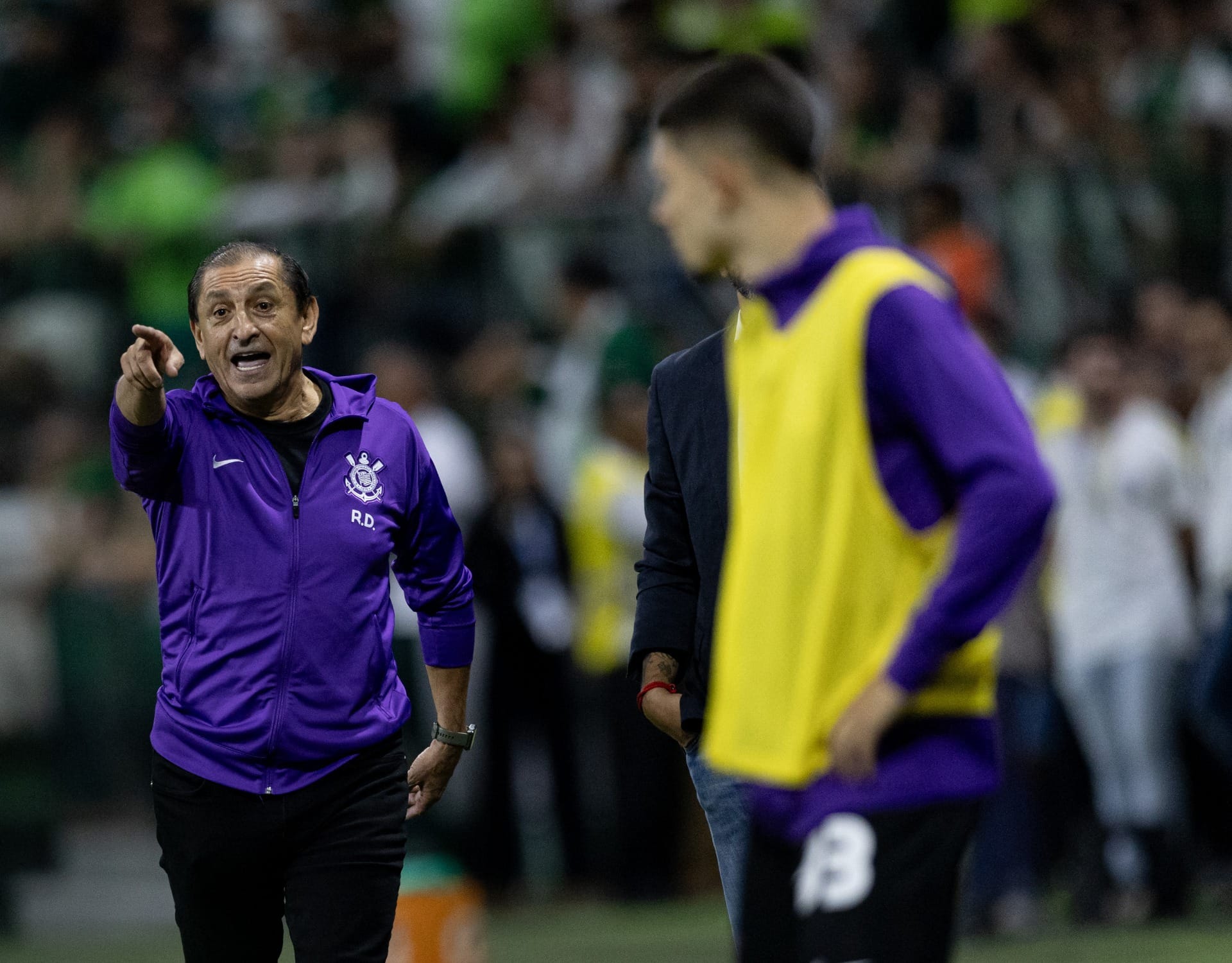 Corinthians vence o Palmeiras fora de casa e garante vantagem nas finais do Paulistão