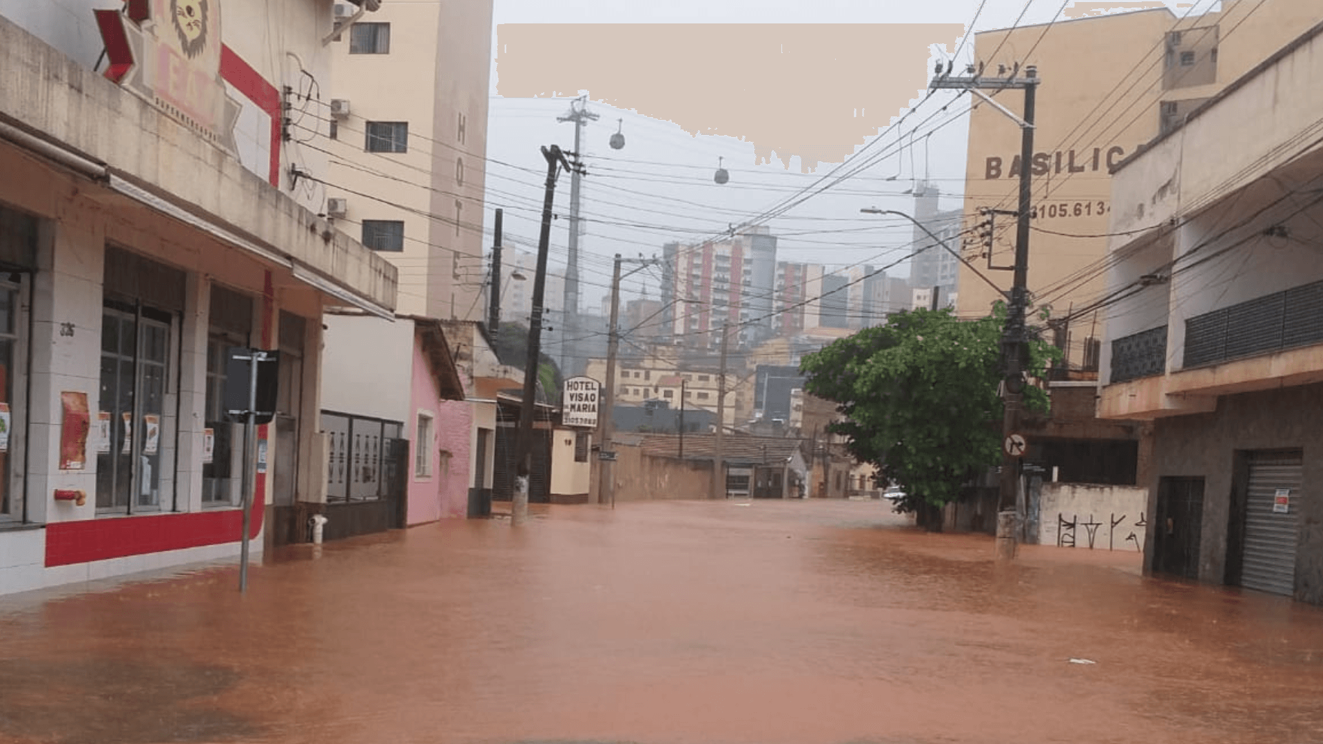 Aparecida registrou 81 mm de chuva em menos de três horas na tarde deste domingo (16)