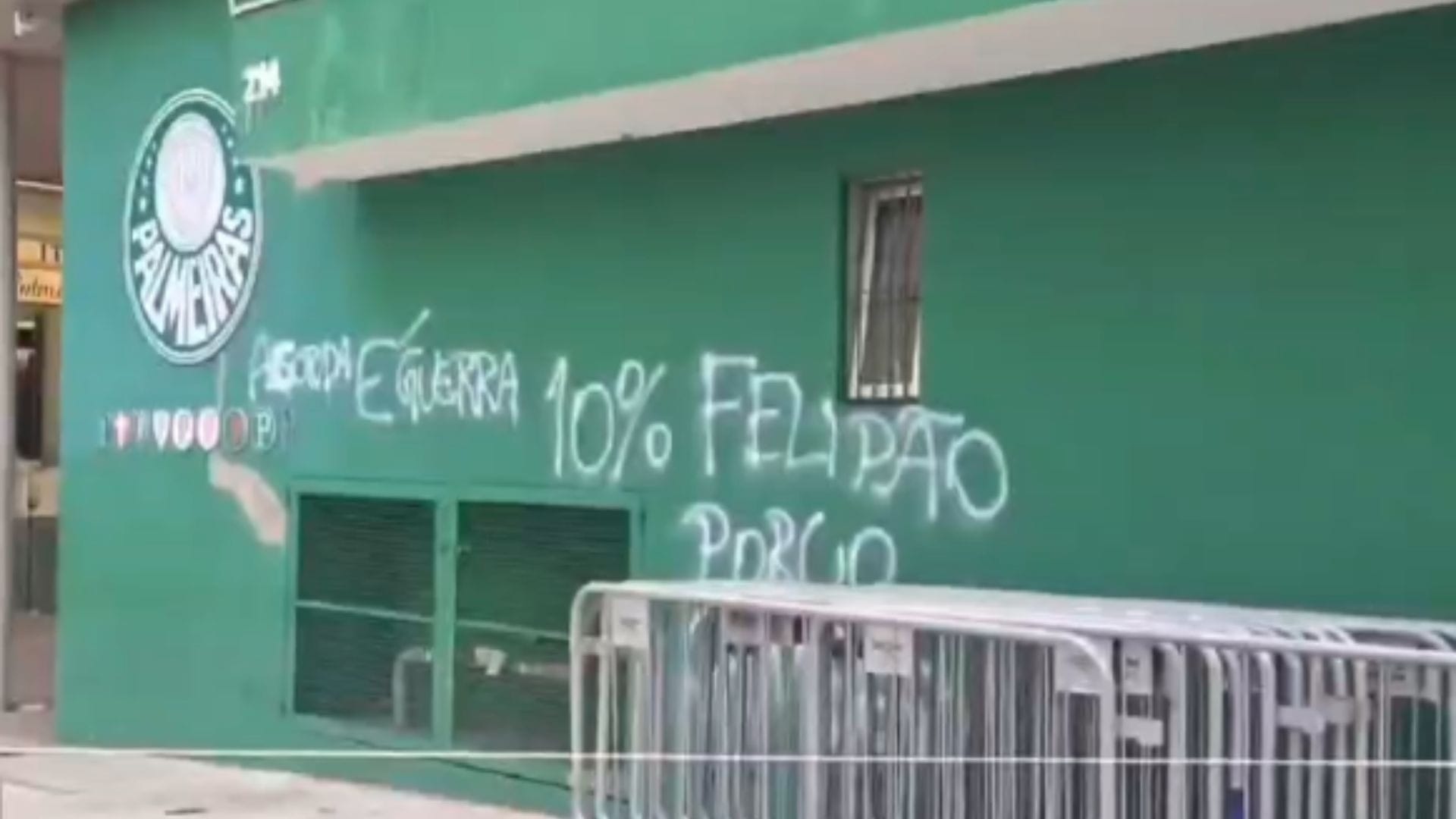 Muro do Allianz Parque amanhece pixado com protestos contra Palmeiras: 'Agora é guerra'