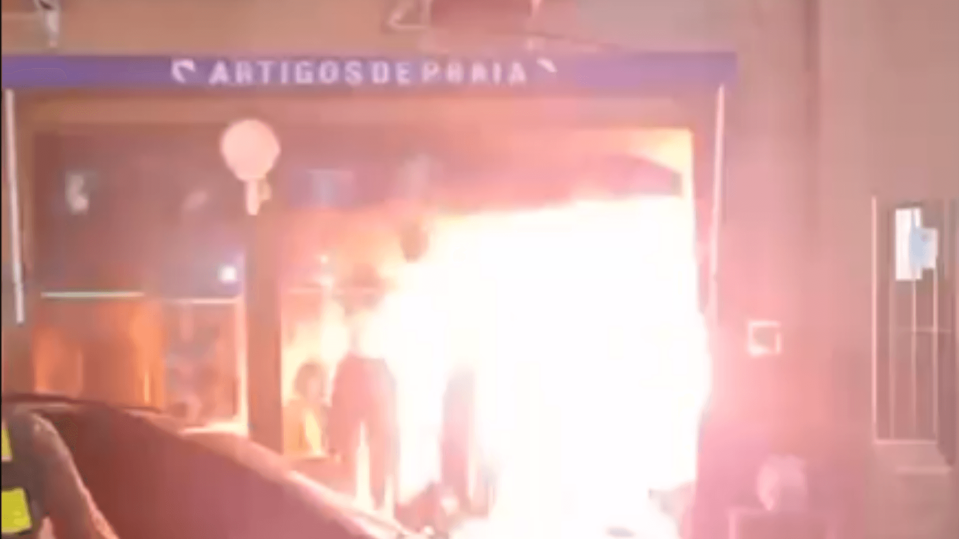 Incêndio em loja de artigos de praia mobiliza Corpo de Bombeiros em Ilhabela
