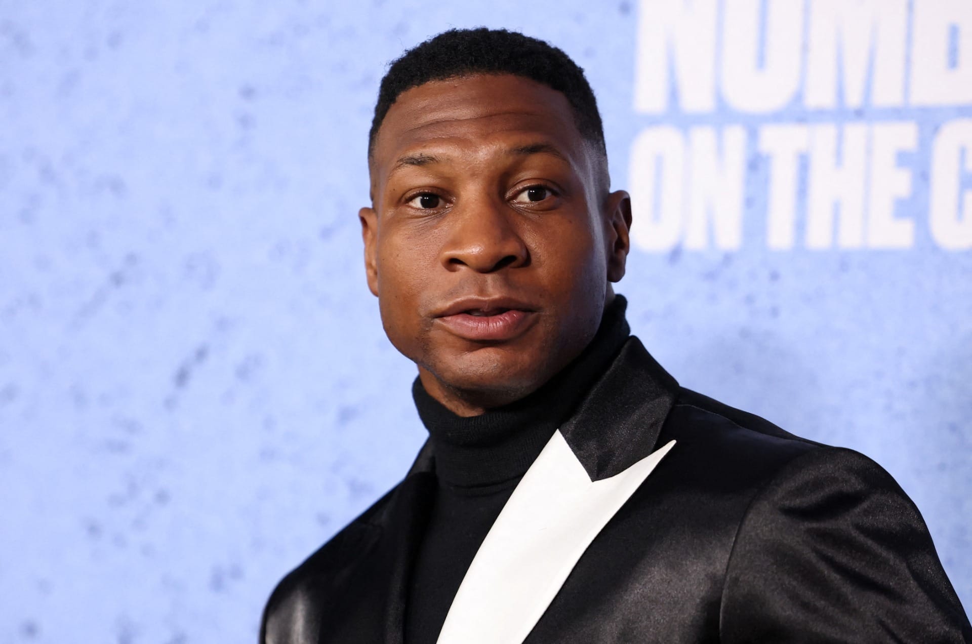 Jonathan Majors, vilão demitido da Marvel, admite que estrangulou ex-namorada em áudio vazado