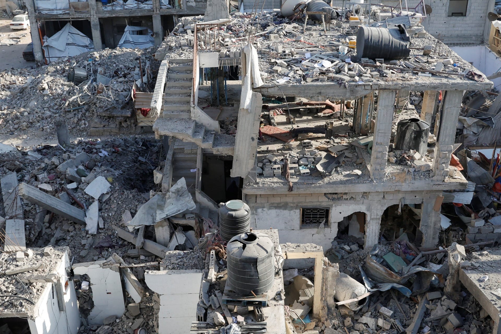 Ataque de Israel na Faixa de Gaza mata mais de 400 pessoas e ameaça cessar-fogo