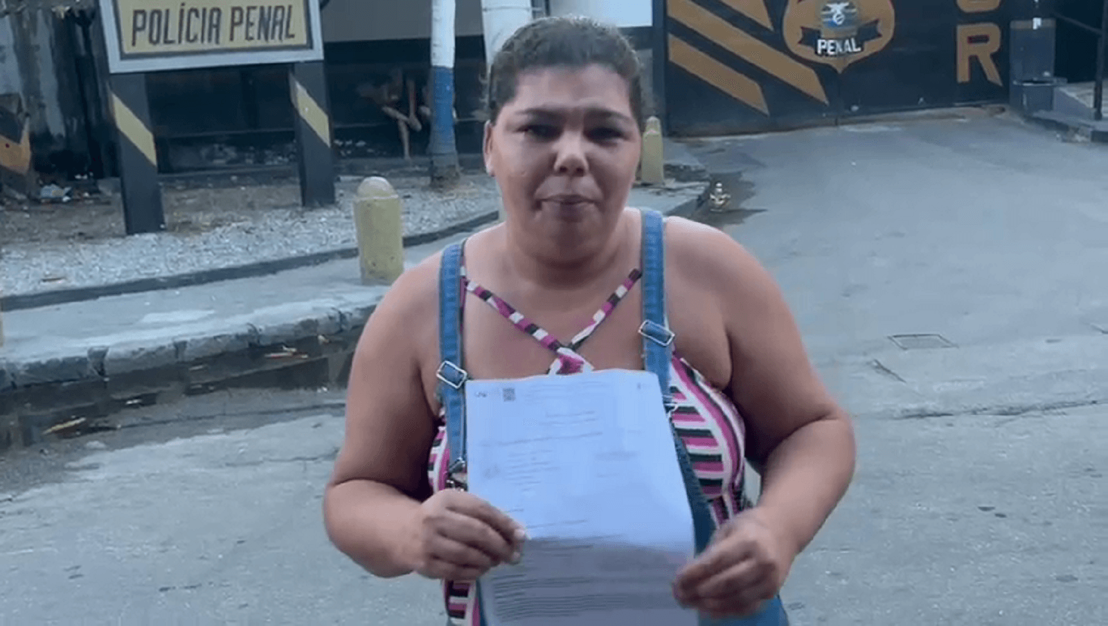 Mulher presa por engano ao denunciar agressão é solta após audiência de custódia no Rio