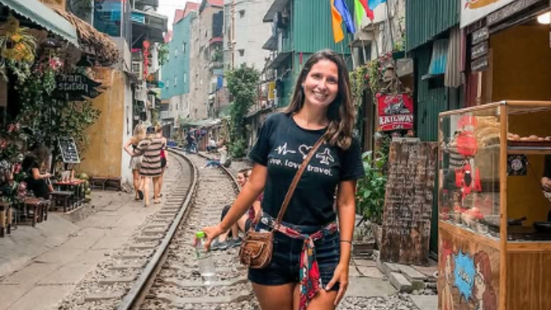 Flávia Goulart decidiu viajar sozinha aos 22 anos e não parou mais | Reprodução/Instagram/@toindoviajarsozinha