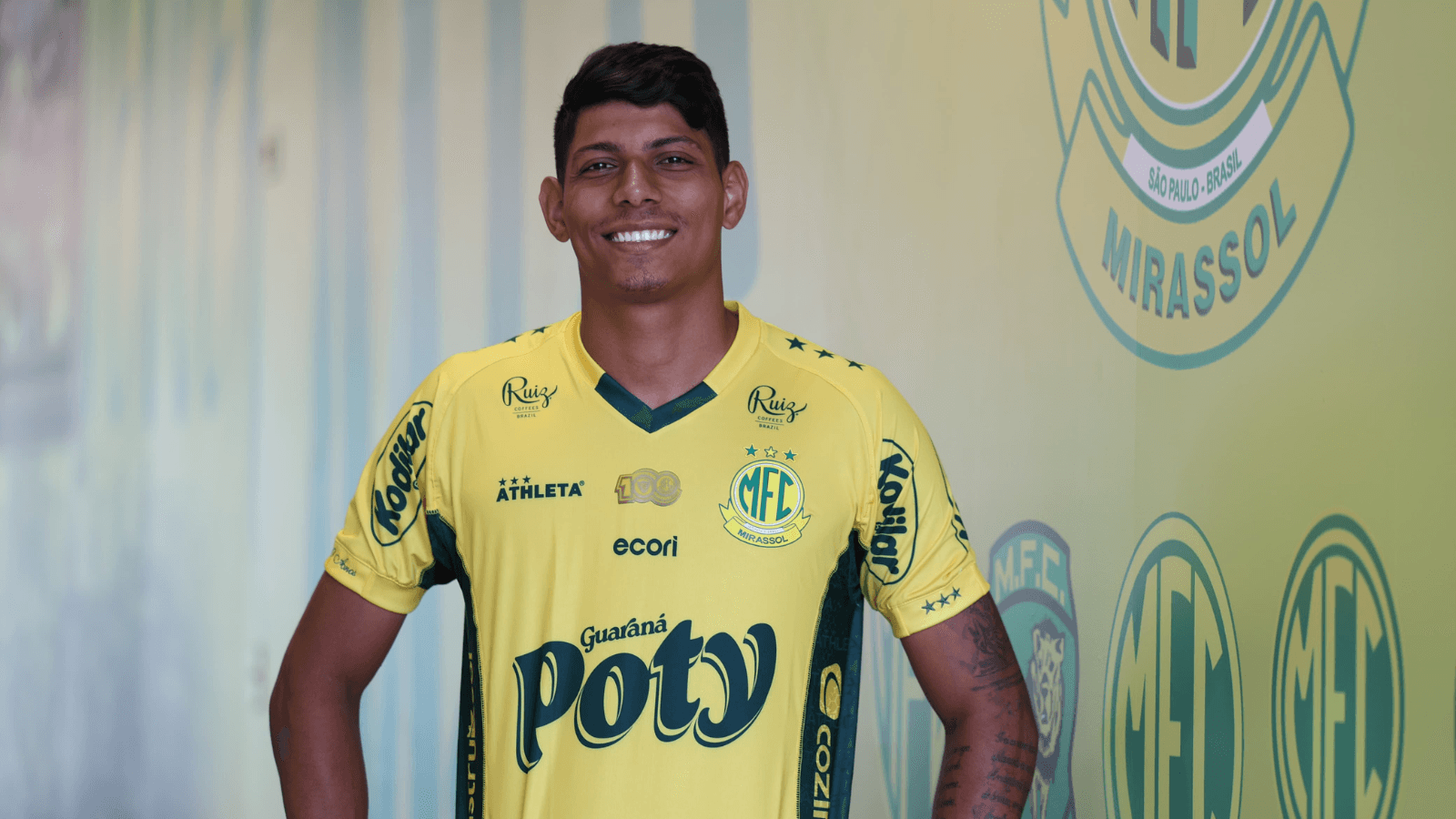 Zé Vitor é apresentado como novo reforço do Mirassol