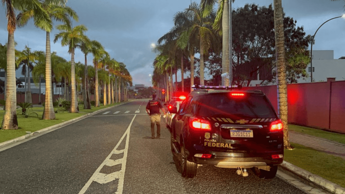 RJ: homem é preso ao atirar contra agentes da PF em operação contra tráfico de armas