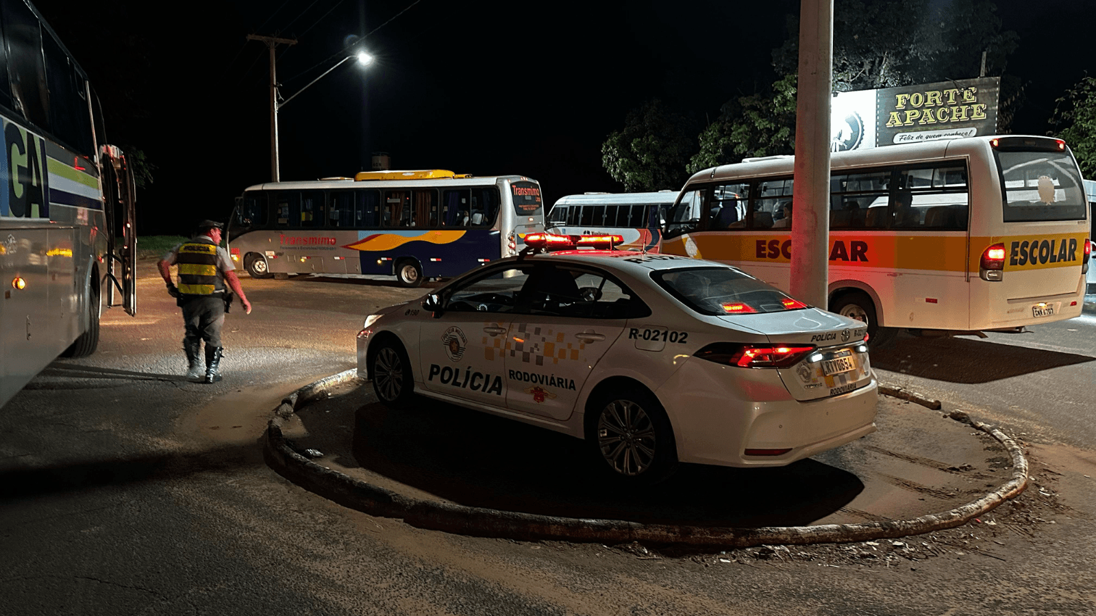 Policiamento Rodoviário realiza Operação Ônibus Escolar em Lins
