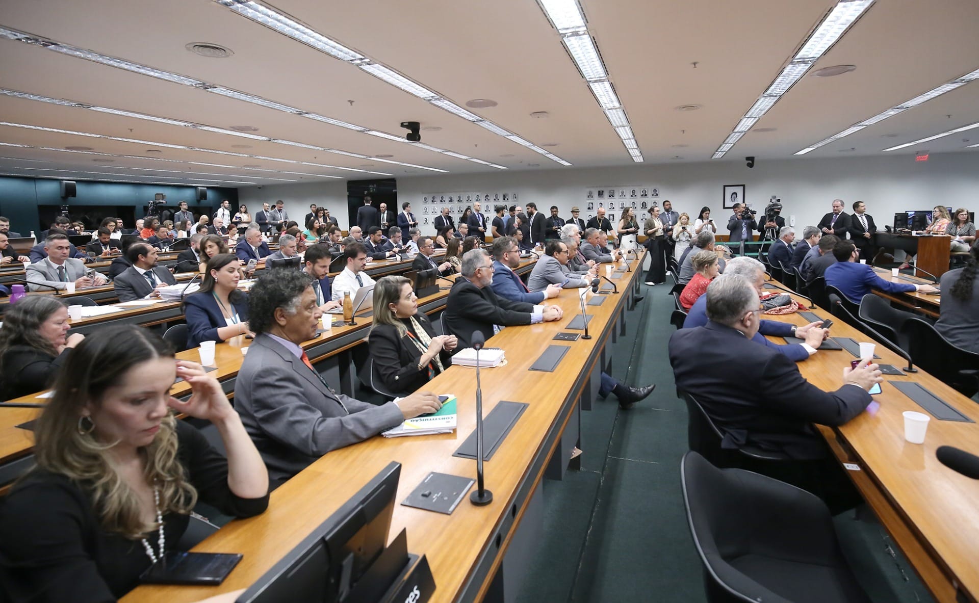 Orengo: CPI do INSS vira cabo de guerra entre governo e oposição
