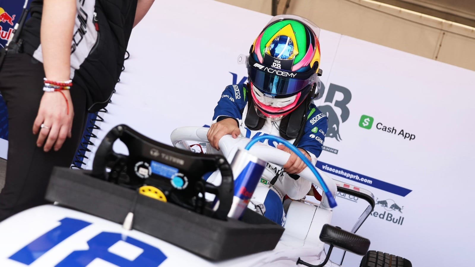 Rafaela Ferreira estreia na F1 Academy com 5º lugar na corrida 1 da etapa de Xangai