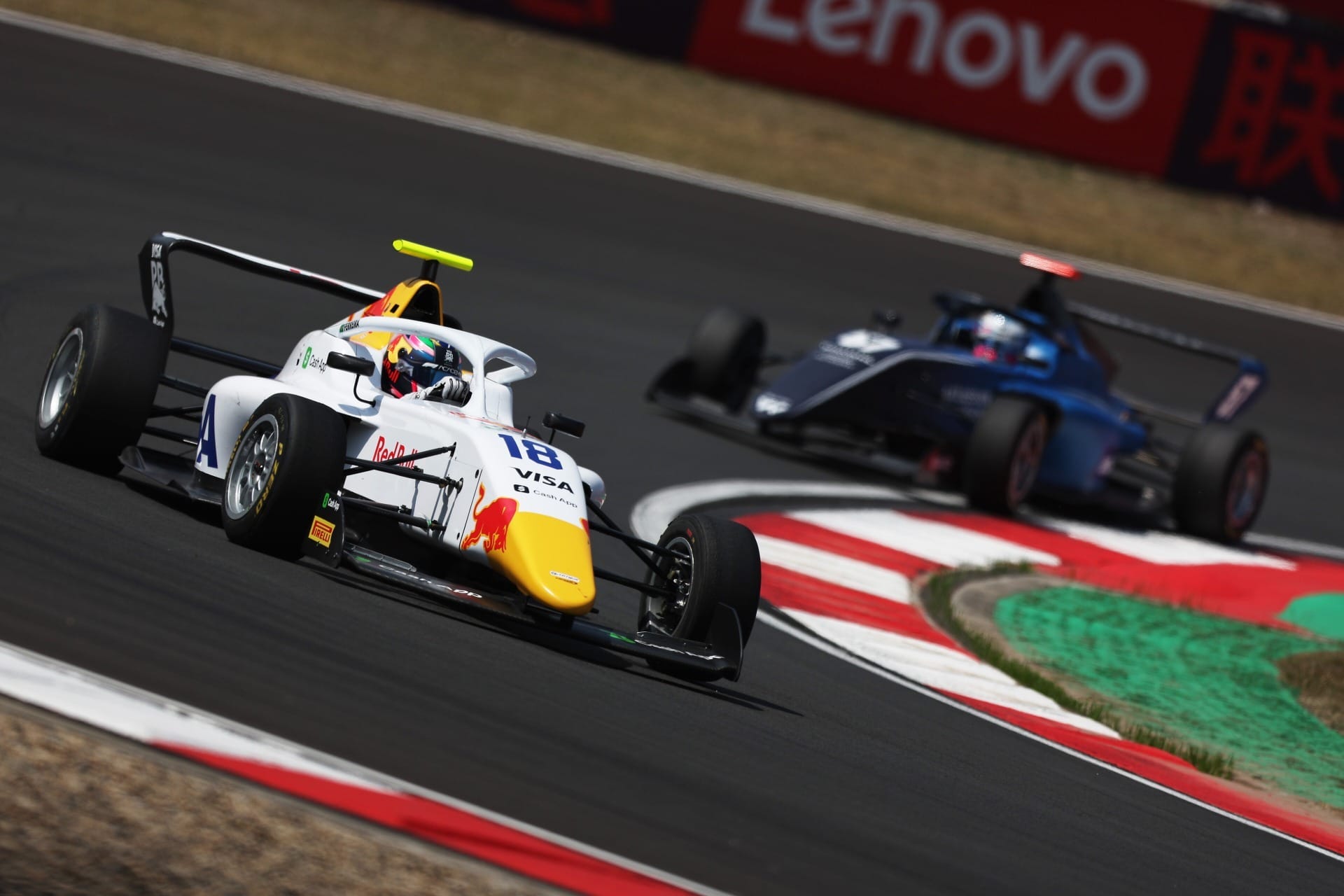 Pin e Weug começam temporada da F1 Academy na liderança; Rafa Ferreira surpreende em Xangai