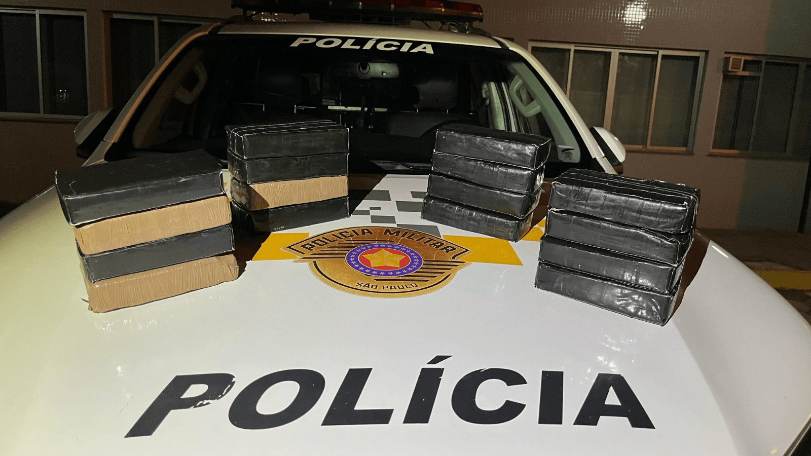 Boliviano é preso com 10 tabletes de maconha dentro de um ônibus