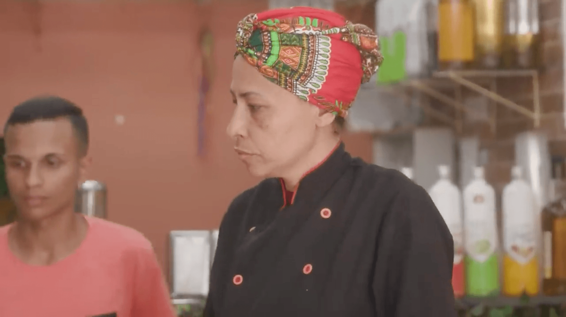 Chef relembra "trauma" com amigo de Jacquin e chora no Pesadelo na Cozinha: "Sofri na mão dele"