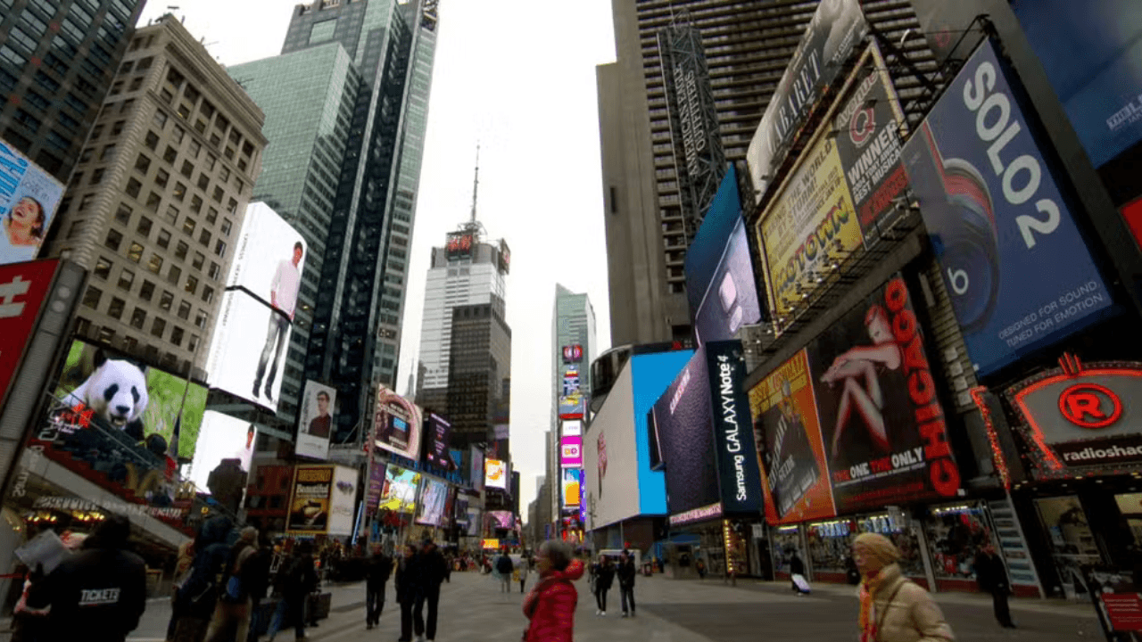Tiros causam pânico e correria na Times Square, em NY; adolescente é detido