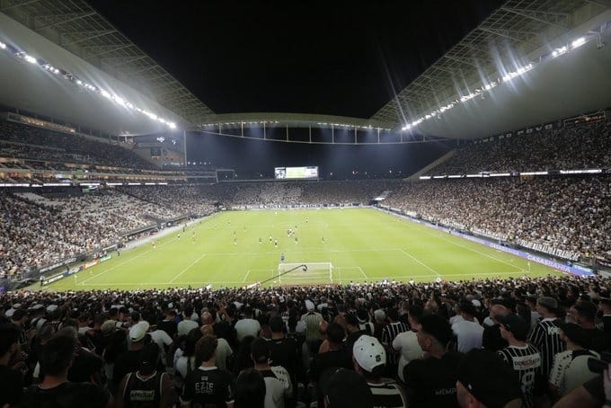 “Bem-vindo ao hospício": Corinthians terá 40 mil bandeirinhas e queima de fogos na final