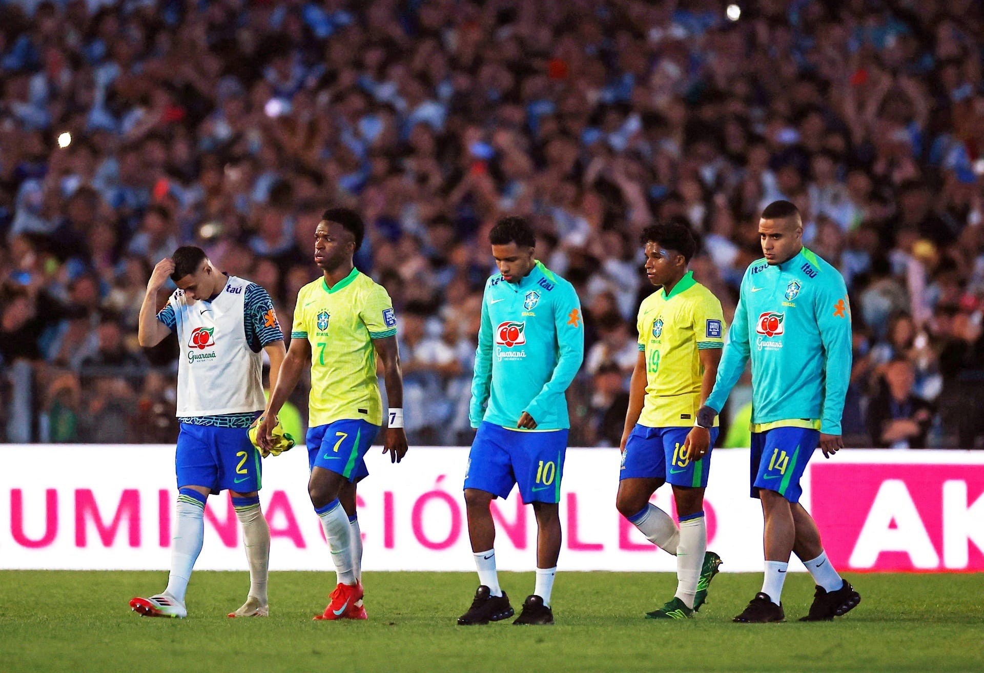 Vermelho na Seleção: nova camisa do Brasil quebra tradição e gera explosão de buscas