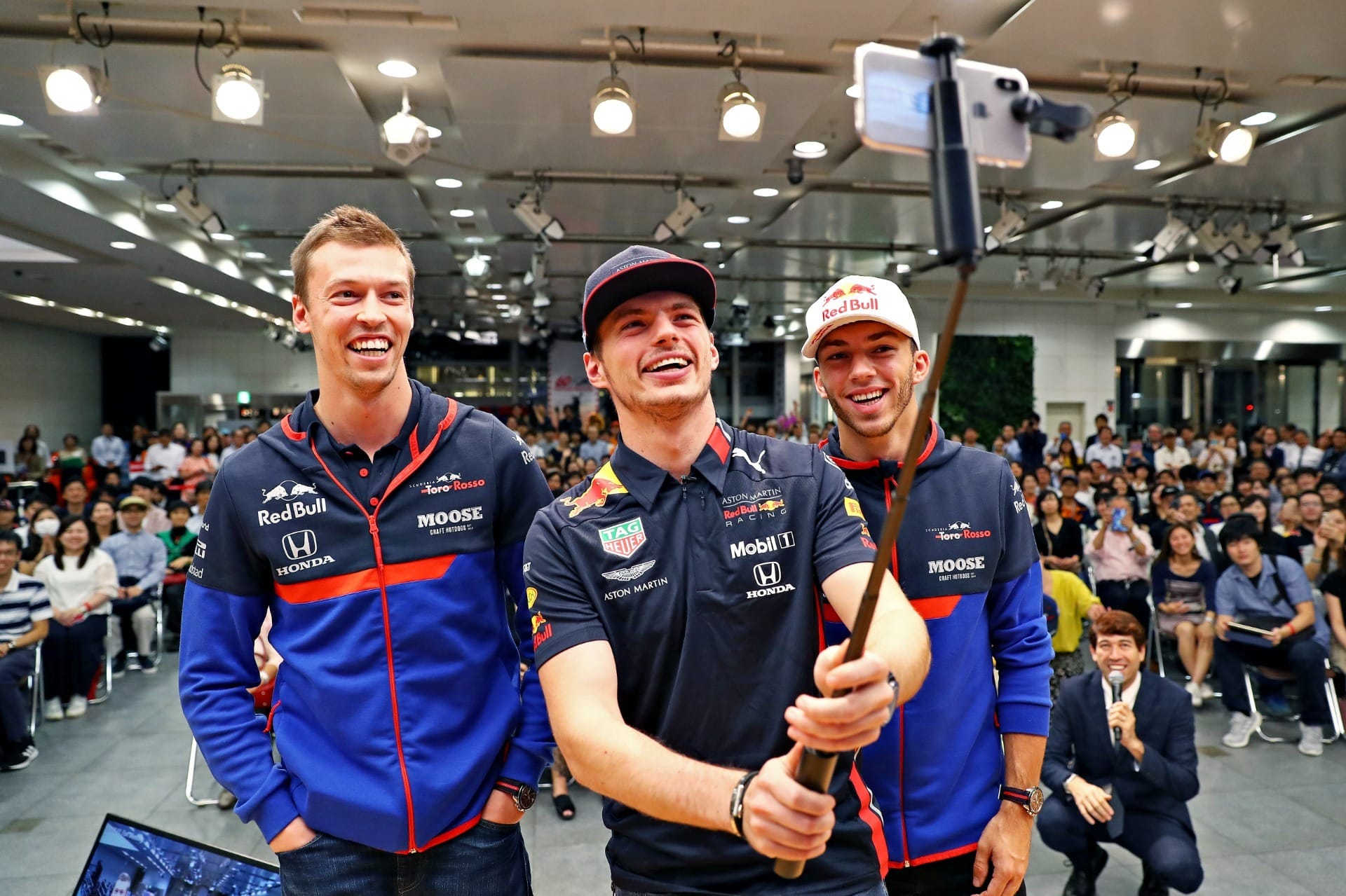 Daniil Kyvat, Max Vertappen e Pierre Gasly em 2019