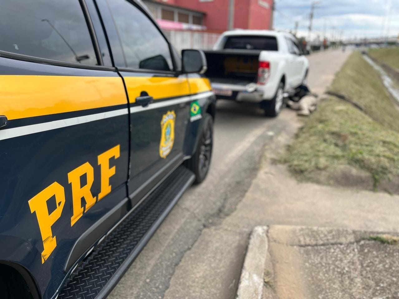 PRF recupera dois veículos roubados em menos de quatro horas na Dutra