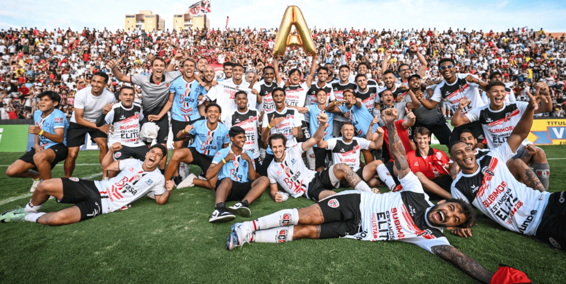 Jogadores do Primavera de Indaiatuba comemoram a classificação inédita à elite do Paulistão