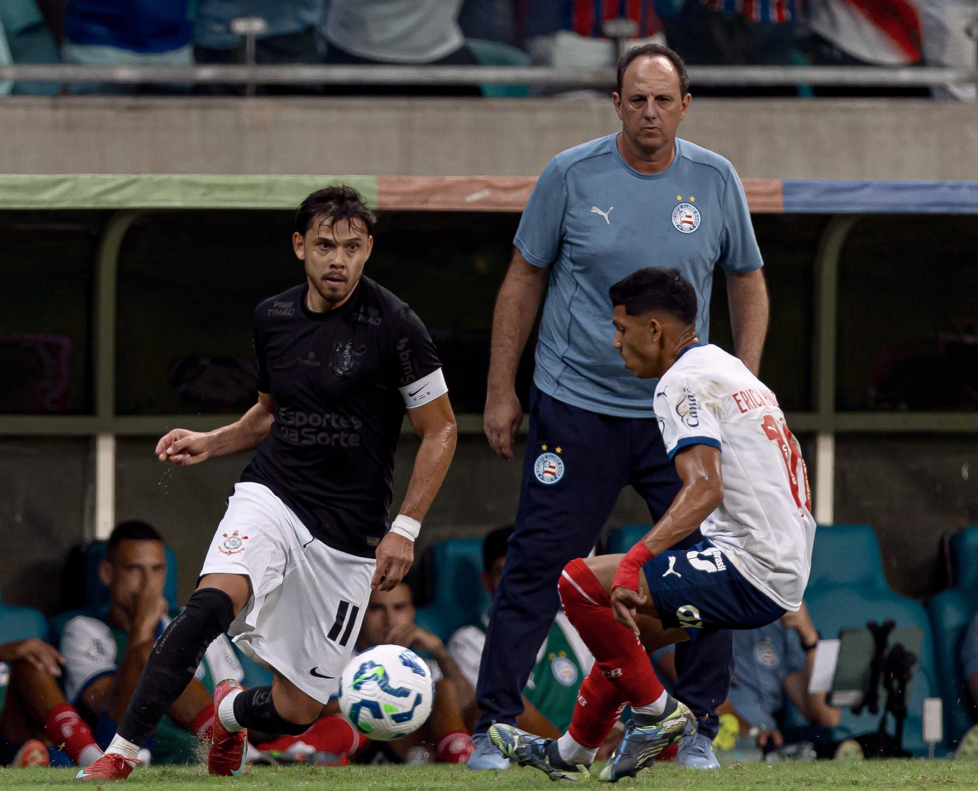 Corinthians usa reservas após título estadual e arranca empate com o Bahia em Salvador