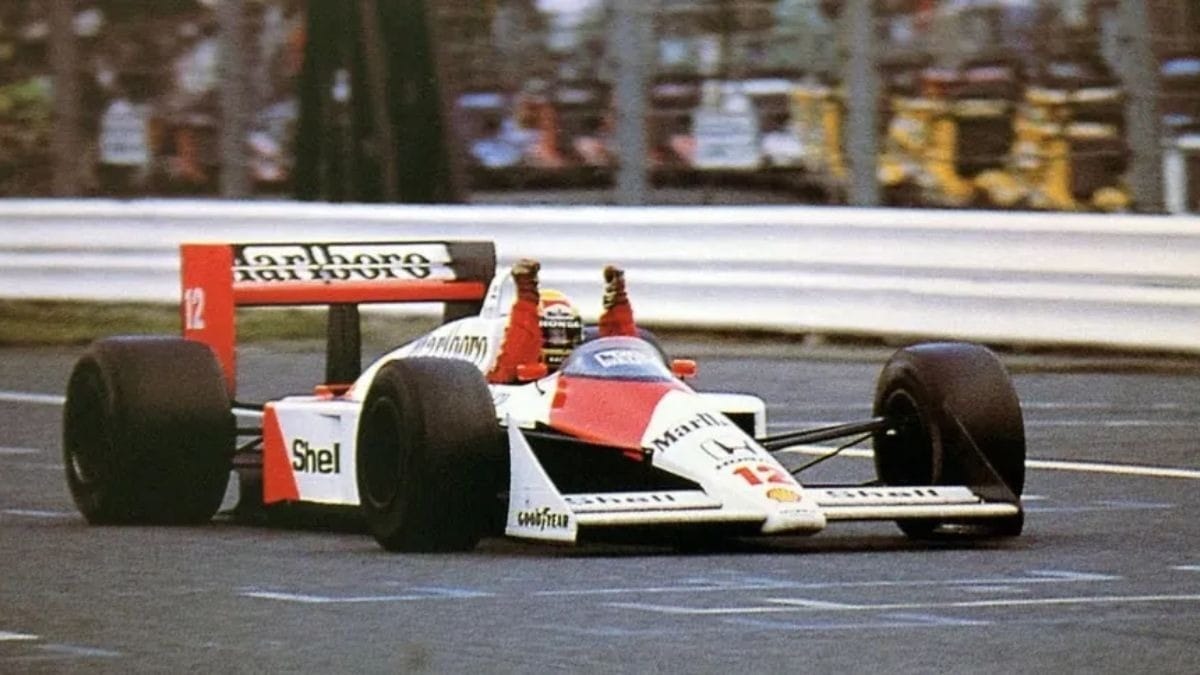 Ayrton Senna comemora primeiro título mundial em Suzuka