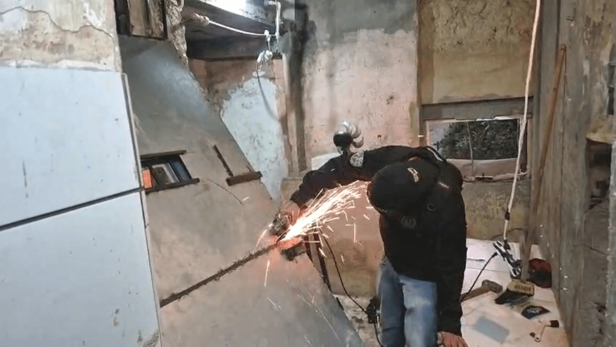 Polícia do RJ encontra ‘bunker do tráfico’ com porta de aço e passagem secreta
