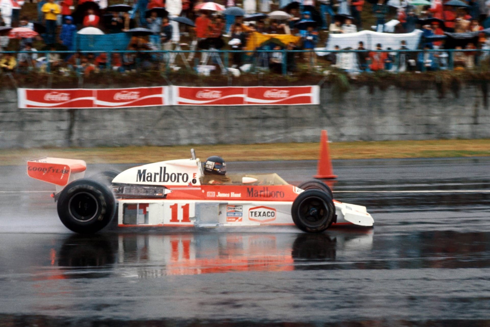 James hunt venceu o campeonato de 1976 em Fuji, no Japão