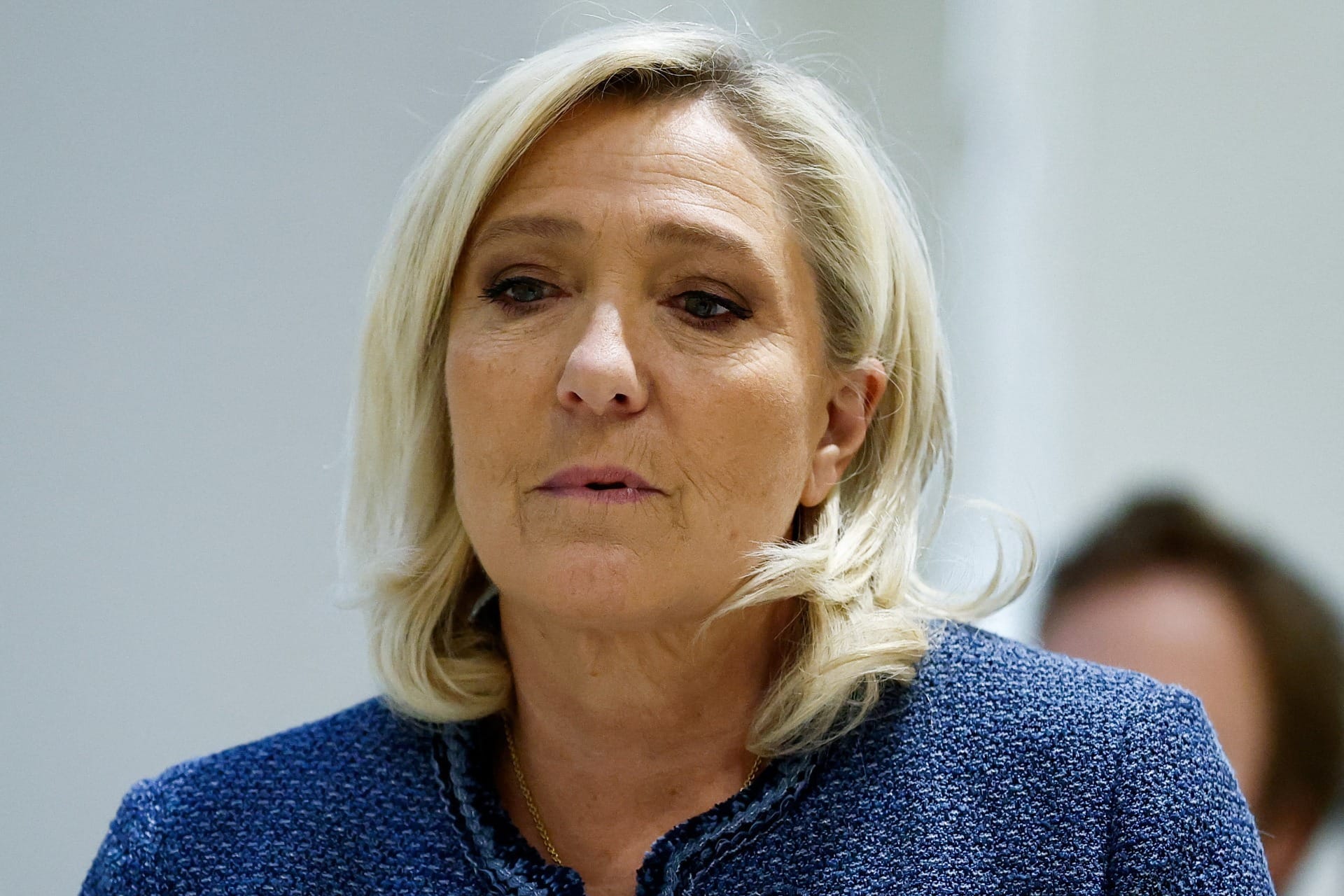 Tribunal em Paris considera Marine Le Pen culpada por desvio de fundos da UE
