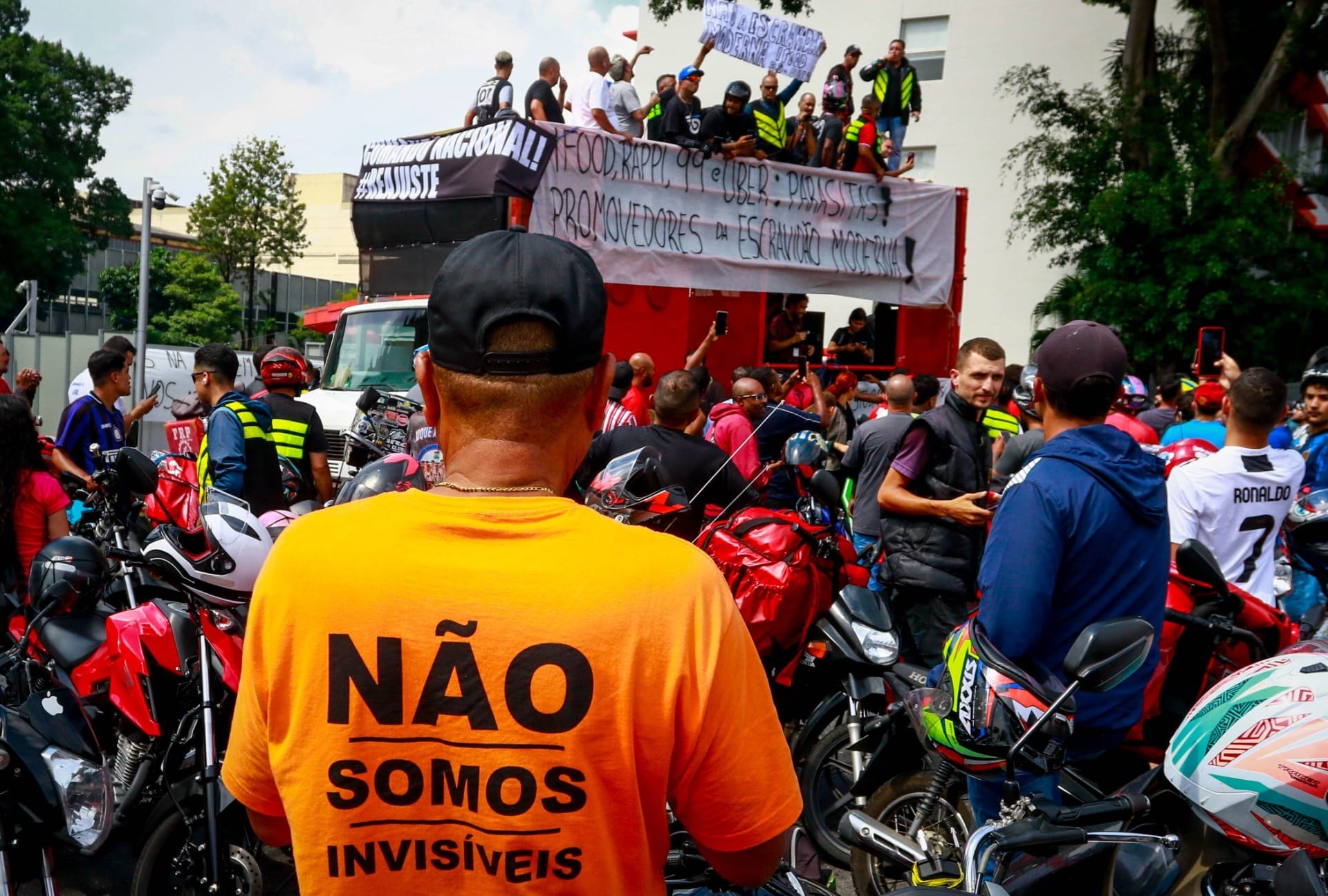 Paralisação dos entregadores de app, em São Paulo, nesta segunda-feira (31) | Foto: ALOISIO MAURICIO/FOTOARENA/ESTADÃO CONTEÚDO