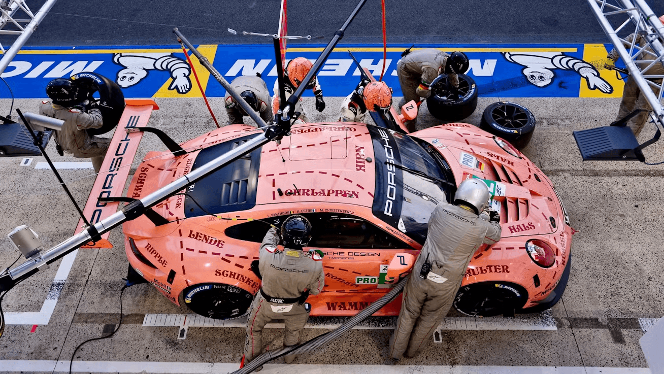 A lendária pintura Pink Pig apareceu em um Porsche 911 RSR nas 24h de Le Mans de 2018
